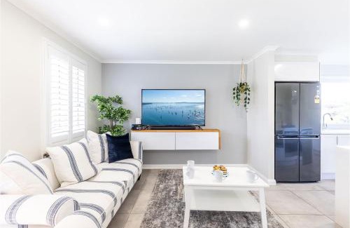 Anna Bay House | Seabreeze 18 Abel Place fantastic holiday house on the beach