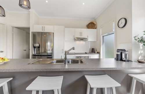 Port Elliot House | Seabreeze - 8A Charles - Luxury - Wi-Fi -Family