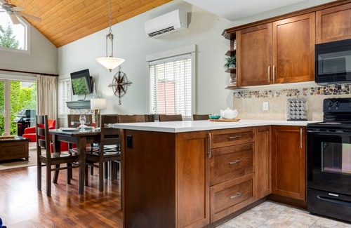 Regional District of Nanaimo Cottage | Seabreeze Cottage - Perfect holiday retreat!