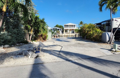 Cudjoe Key RV Rental | Seabreeze Escape WF RV Lot 489