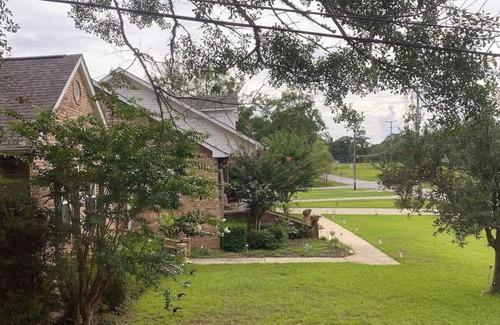 Pascagoula House | Seabreeze Escape: Your Coastal Retreat
