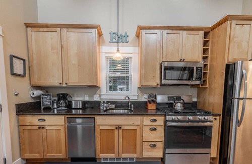 Seabrook House | Seabrook's Book at the Beach: Dog Friendly, Hot Tub!