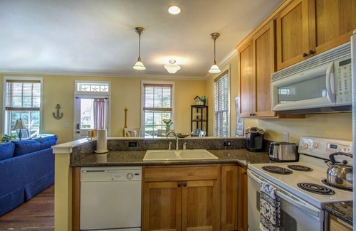 Seabrook House | Seabrook's Clamdigger Cottage: Dog Friendly, Hot Tub!