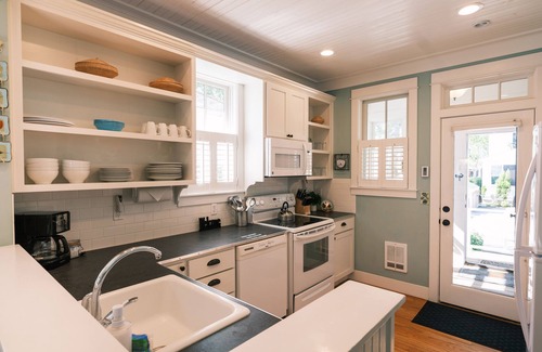 Seabrook House | Seabrook's Periwinkle Cottage, a cozy 2-bedroom home!