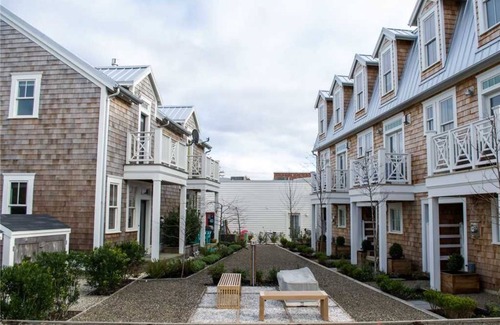 Seabrook House | Seabrook's Terra Mar: Dog Friendly!
