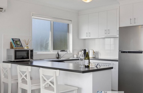 Ventnor House | Seacombe Grove, Ventnor with open fire, balcony stunning ocean views