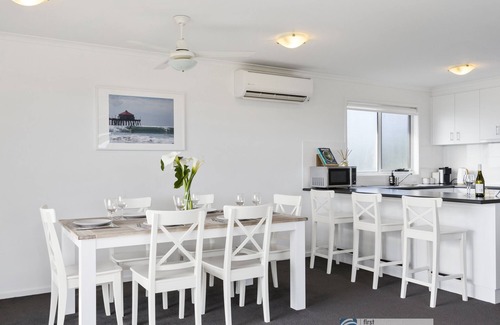 Ventnor House | Seacombe Grove, Ventnor with open fire, balcony stunning ocean views