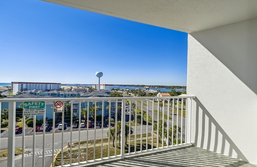 Fort Walton Beach Condo | Seacrest 715A is an efficiency on the Gulf side of Okaloosa Island by RedAwning