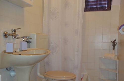 Drvenik Mali Apartment | Seafront apartment for 4+1 at Apartments Villa Ana - open sea view