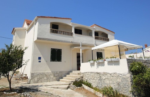 Drvenik Mali Apartment | Seafront apartment for 4+1 at Apartments Villa Ana - open sea view