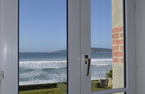 Crozon Villa | Seafront family home - Waterfront - Sleeps 14