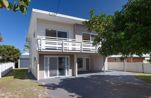Boat Harbour House | SeaHaven, 2 Richardson Ave - Large home with Aircon, Smart TV, WIFI, Netflix & Boat Parking