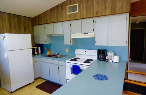Placida House | Seahorse Hideaway: Cute and cozy, perfect location close to dock and beach!