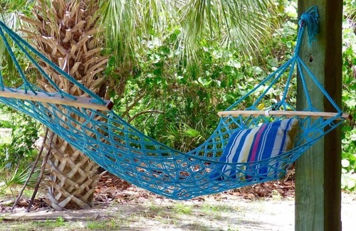 Placida House | Seahorse Hideaway: Cute and cozy, perfect location close to dock and beach!