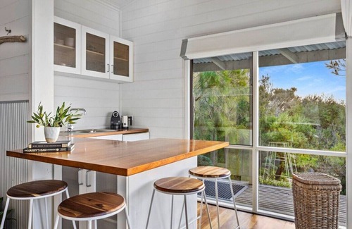 Mornington Apartment | Seahouse Studio - Private Beach Access, Pets