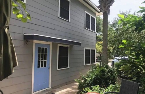 San Jacinto Apartment | Sealy Suites B Historic East End - Walk to Beach, UTMB & Strand