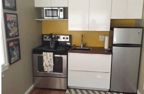 San Jacinto Apartment | Sealy Suites D Historic East End - Walk to Beach, UTMB & Strand