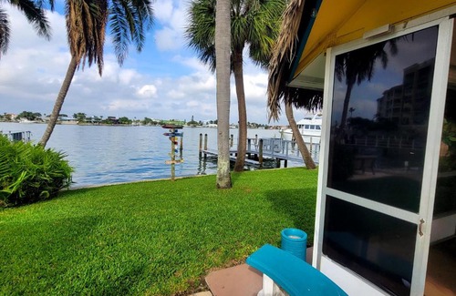 Treasure Island Apartment | Searenity, Waterside studio in the heart of Treasure Island, walk to beach