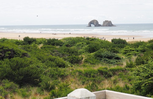 Rockaway Beach House | Seas the day, a beachfront home