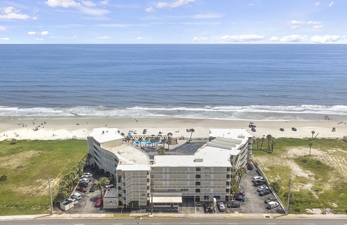 Bostwick Park Condo | Seas the Day! 🏝 Trendy Beachfront Studio!