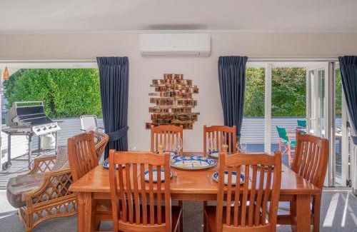 Whangamata House | Seashells Bach - Whangamatā Holiday Home