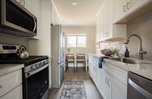 Village of La Jolla Condo | Seashore VI by Avantstay Cozy La Jolla Flat 5mins From the Beach!