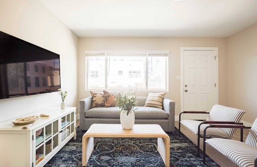 Village of La Jolla Condo | Seashore VI by Avantstay Cozy La Jolla Flat 5mins From the Beach!