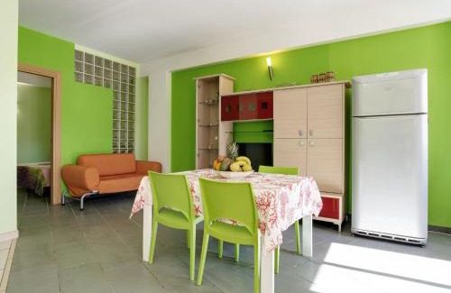 Reitani Apartment | Seaside Apartment with BBQ & Garden