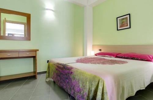 Reitani Apartment | Seaside Apartment with BBQ & Garden