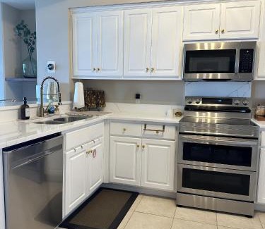 Thomas Drive Apartment | Seaside Bliss in Gated Community - 1504 condo