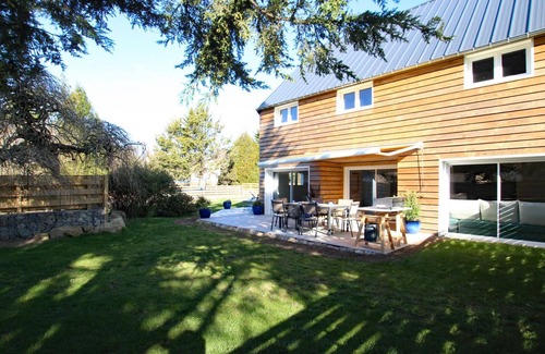 Jullouville Cottage | Seaside Family Retreat with Private Pool and Garden – Sleeps 12