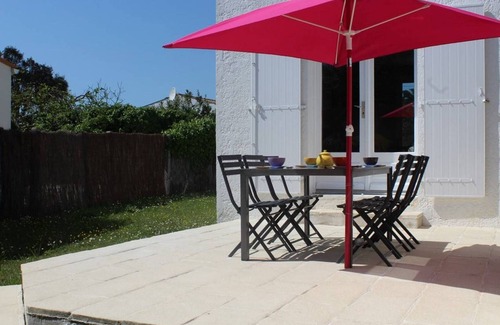 Domino House | Seaside 4-Room House, 6 Sleeps, 100m from Beach, Parking, Terrace - Saint-Georges-d'Oléron