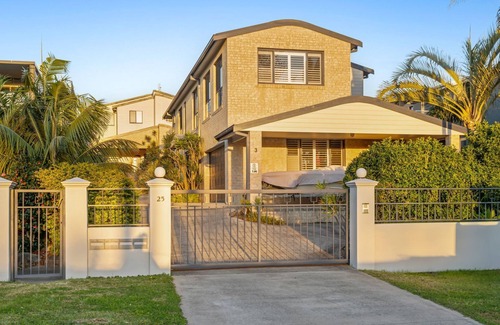 The Entrance North House | Seaside Haven on Hutton Road