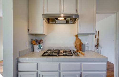 Mescal Corridor NW House | Seaside Home w/Hot Tub & Patio: Close to Beaches!