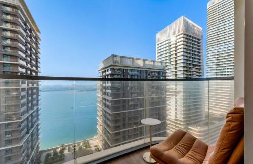 Palm Jumeirah Apartment | Seaside Lux Retreat 2-BR Private Beach