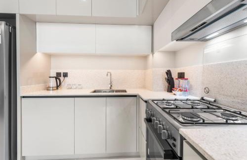 Palm Jumeirah Apartment | Seaside Lux Retreat 2-BR Private Beach