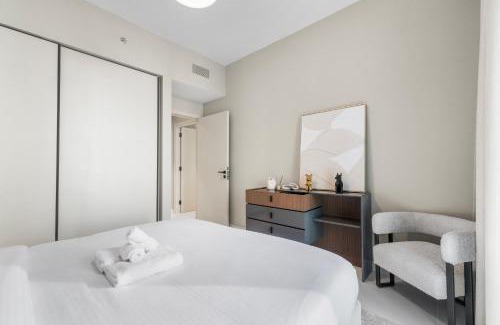 Palm Jumeirah Apartment | Seaside Lux Retreat 2-BR Private Beach