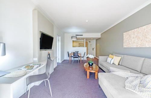 Darwin City Centre Apartment | Seaside Oasis with Balcony along the Esplanade