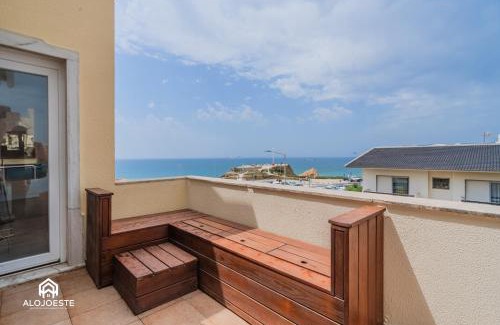 Praia de Santa Cruz Apartment | Seaside Santa Cruz- Beachfront Apt 3 BDR with BBQ