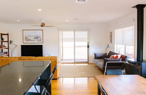 Clifton Springs House | Seaside Serenity Charming House with Ocean Views