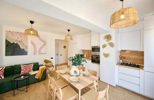 Mamaia-Sat Apartment | Seaside Serenity Apartment in Infinity Beach Resort - parking