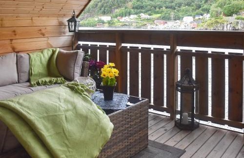 Leirvik House | Seaside Serenity in Leirvik-By Traum