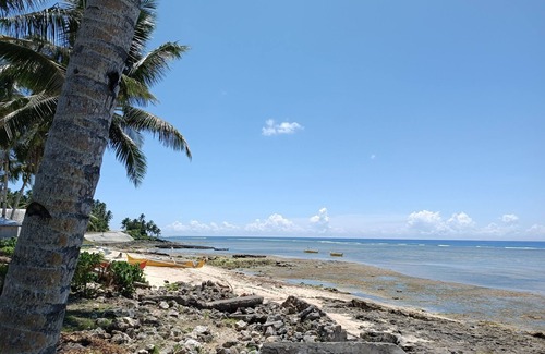 Catangnan Apartment | Seaside view a friendly neighborhood and near in many tourist spot in the island