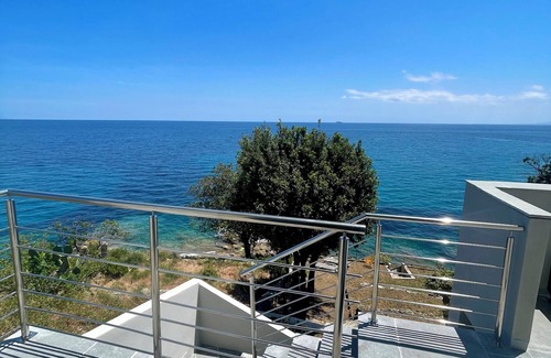 Erbalunga Villa | SEASIDE VILLA. PRIVATE SEA ACCESS. IDEAL FOR FAMILIES AND FRIENDS