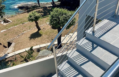 Erbalunga Villa | SEASIDE VILLA. PRIVATE SEA ACCESS. IDEAL FOR FAMILIES AND FRIENDS