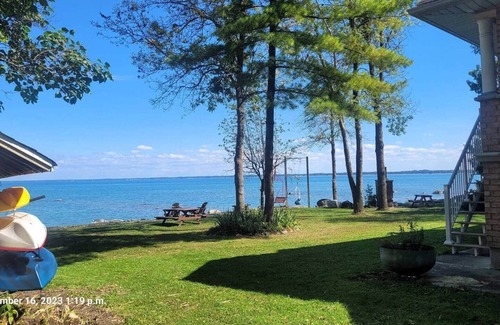Collingwood House | Seasons by the Bay! Waterfront views!