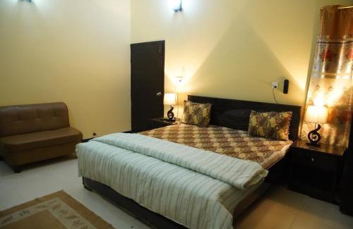 Karachi Hotel | Seasons Inn