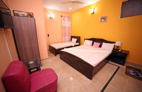 Karachi House | Seasons Inn