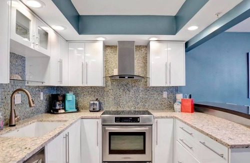 Ono Island Condo | SeaSpray West 203 | 2 BR Gulf-Front Luxury Condo | Boat Dock Access