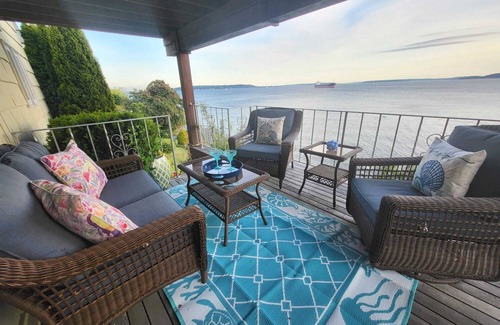 Magnolia House | Seattle Luxury Waterfront & Beach Access 2Beds